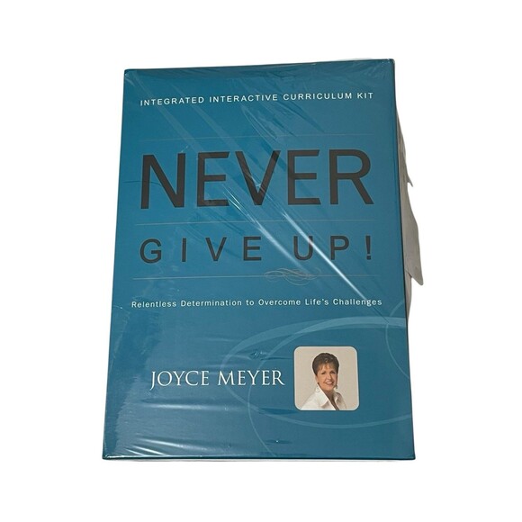 Never Give Up Joyce Meyer Integrated Interactive Curriculum Kit Book CD DVD NIB - Picture 1 of 5